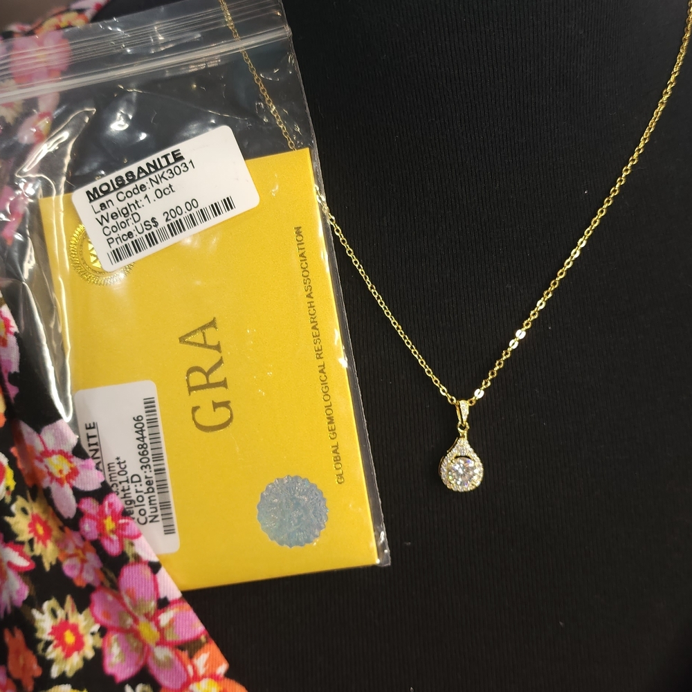 Elegant Gold Moissanite Pendant Necklace